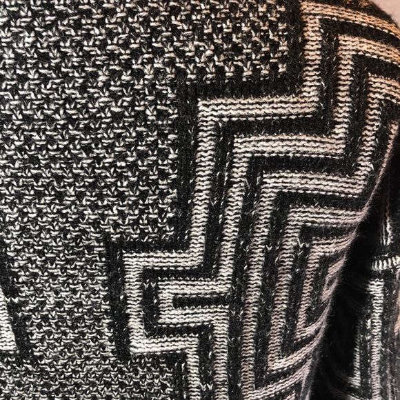 Sostanza L cardigan /geometric knit pattern /black and gray /buttons down front - Picture 6 of 11